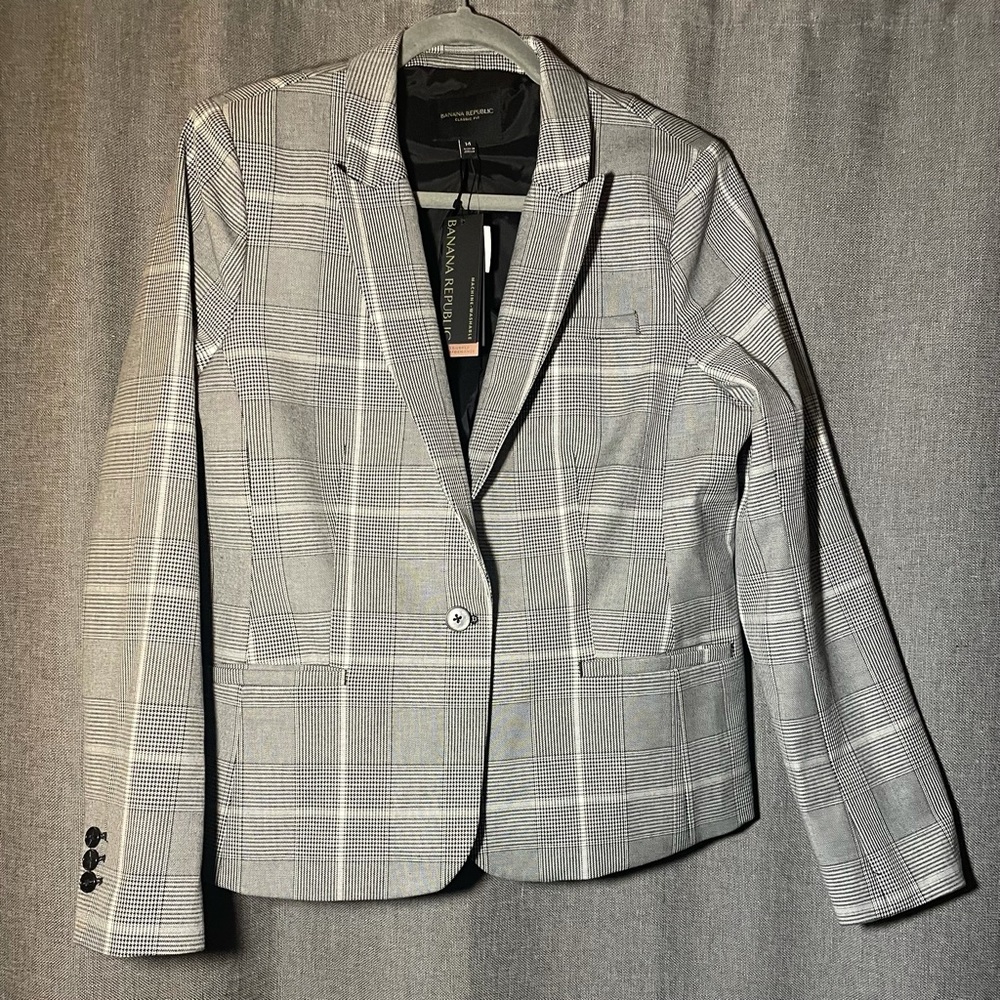 NEW WITH TAGS- Plaid Banana Republic Blazer size 14